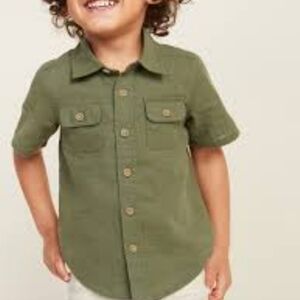 2 Boys buttom down shirts 👕.  Bundle Set